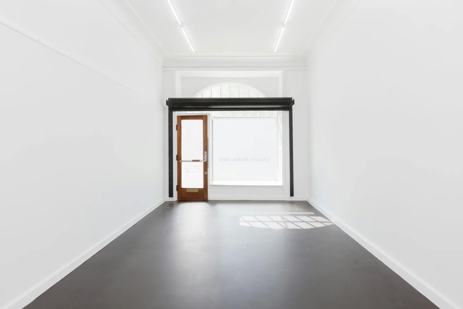 Unique Gallery for Showcases on Store Kongensgade
