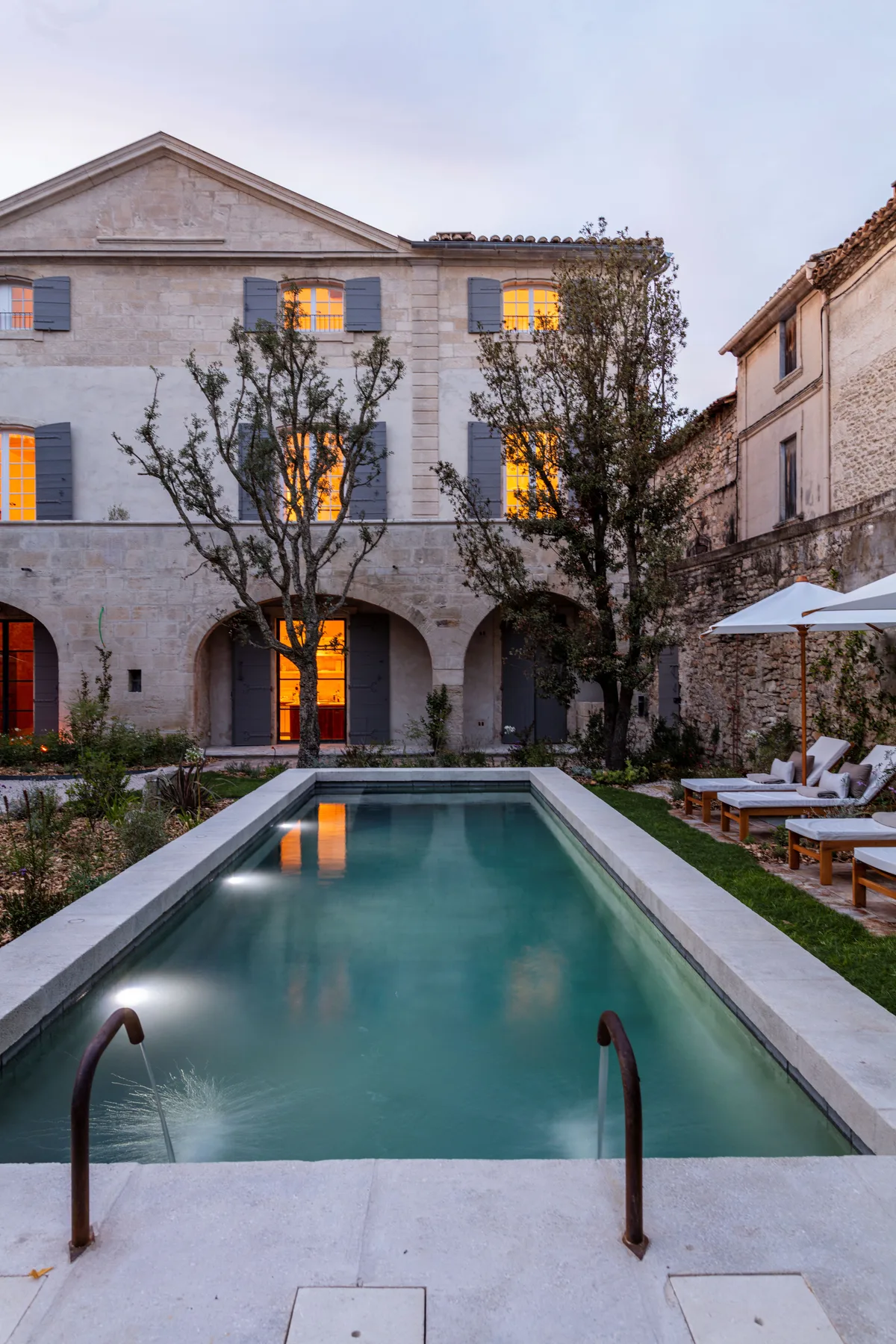 Unique Historic Property with Eclectic Interior Design, 1100 sqm, art exhibition, pop-up rental in Vallabrègues