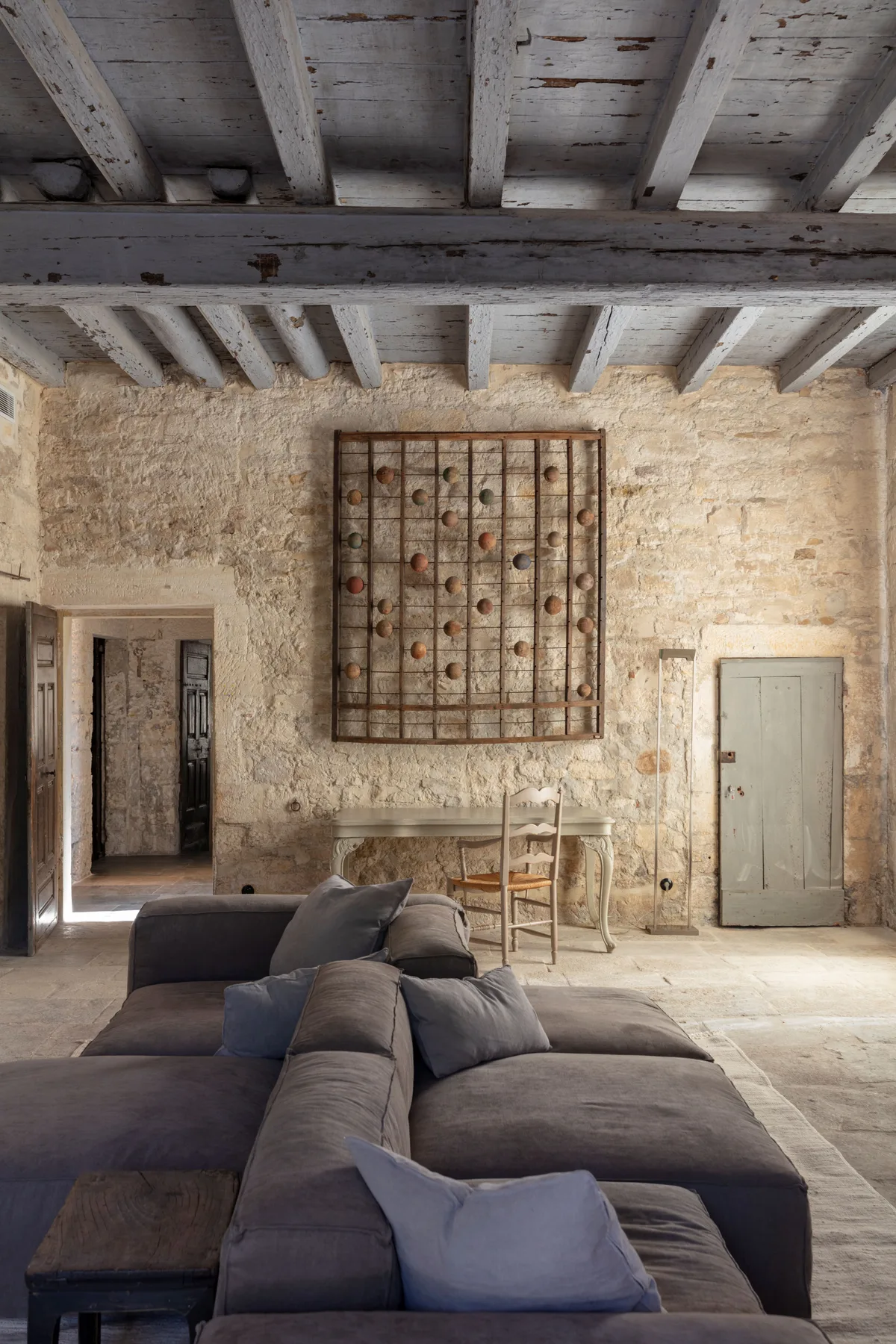 Unique Historic Property with Eclectic Interior Design, 1100 sqm, art exhibition, pop-up rental in Vallabrègues, additional…