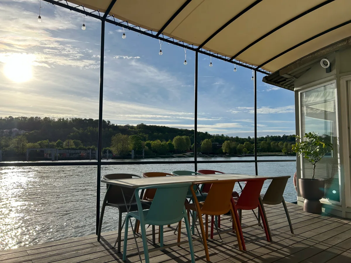 Unique Houseboat Venue Surrounded by Nature, 370 sqm, photo shoot, pop-up rental in Boulogne-Billancourt