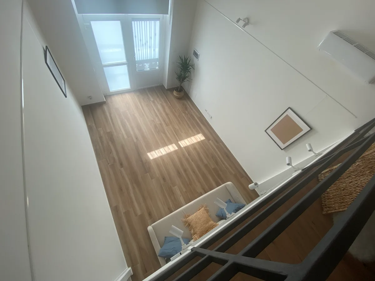 Unique Loft and Art Gallery in Navigli, 75 sqm, art exhibition, pop-up rental in Milano, interior view
