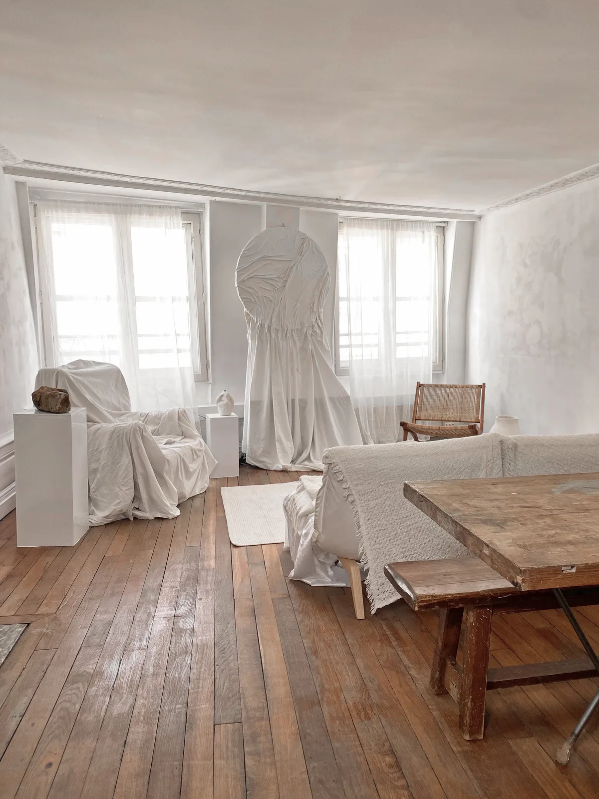 Unique Minimalist Apartment for Creative Shoots, 60 sqm, photo shoot, pop-up rental in Paris