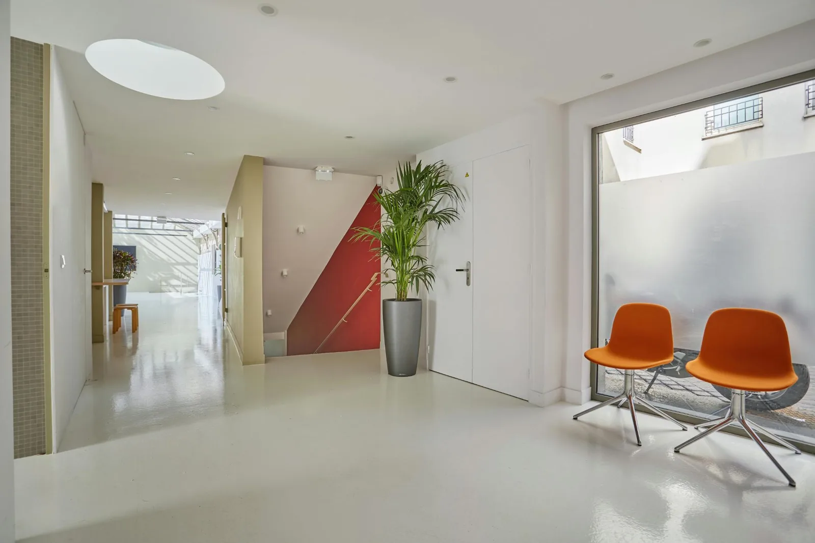 Unique Multi-Level Showroom on Rue de Beauce, Paris — 5