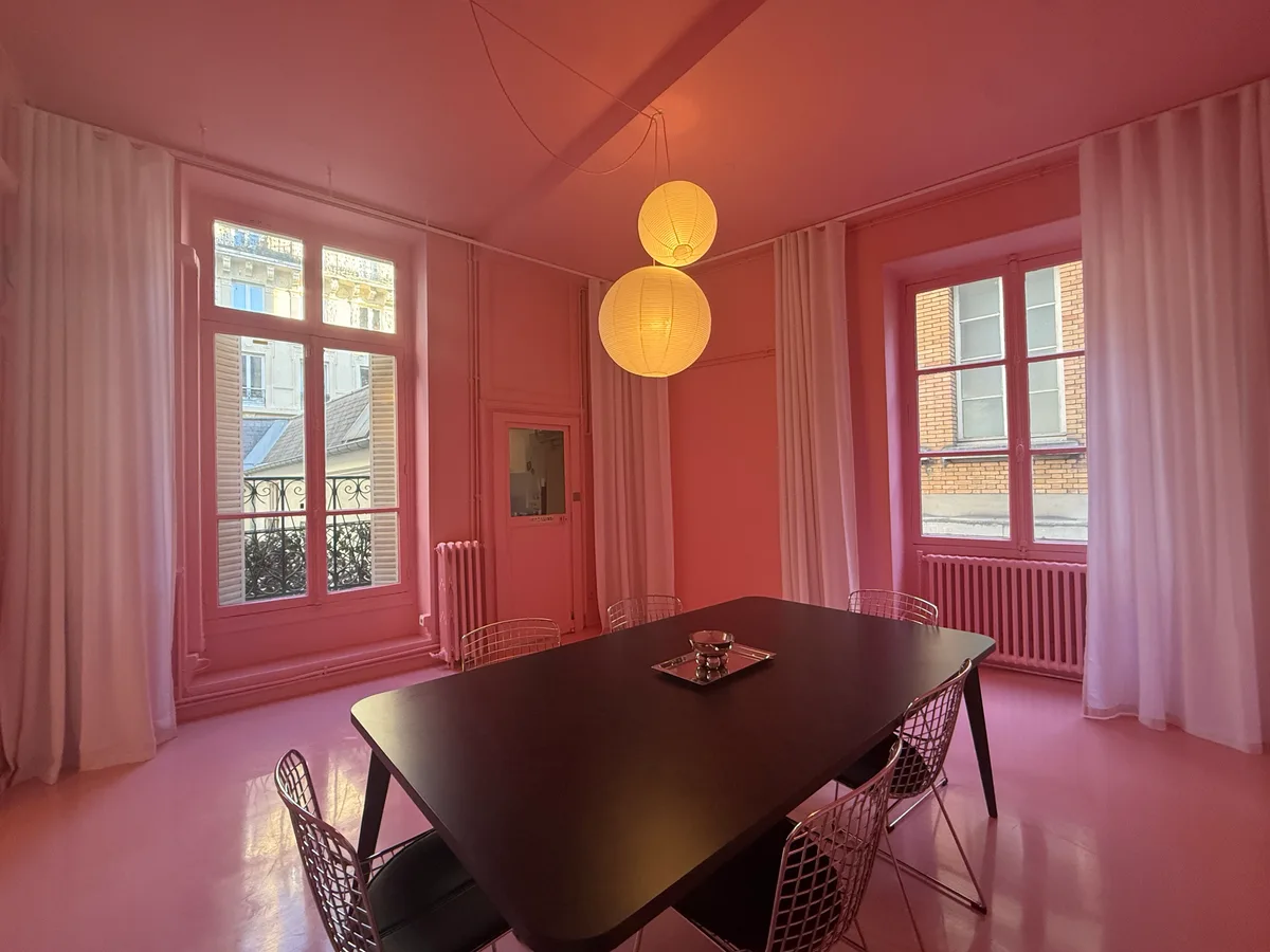 Unique Parisian Loft with Artistic Features, 100 sqm, showroom presentation, pop-up rental
