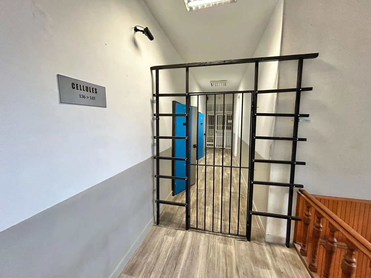 Unique Prison Set for Filming Projects, 150 sqm, photo shoot, pop-up rental in Chauny, third interior view