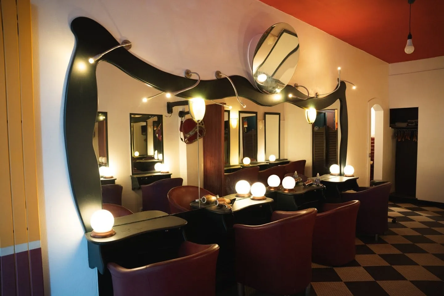 Unique Retro Hair Salon for Rent in Montmartre, Paris — 3