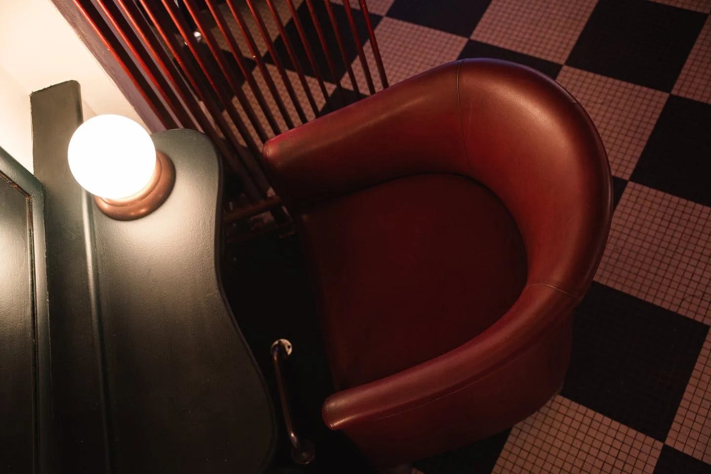 Unique Retro Hair Salon for Rent in Montmartre, Paris — 4