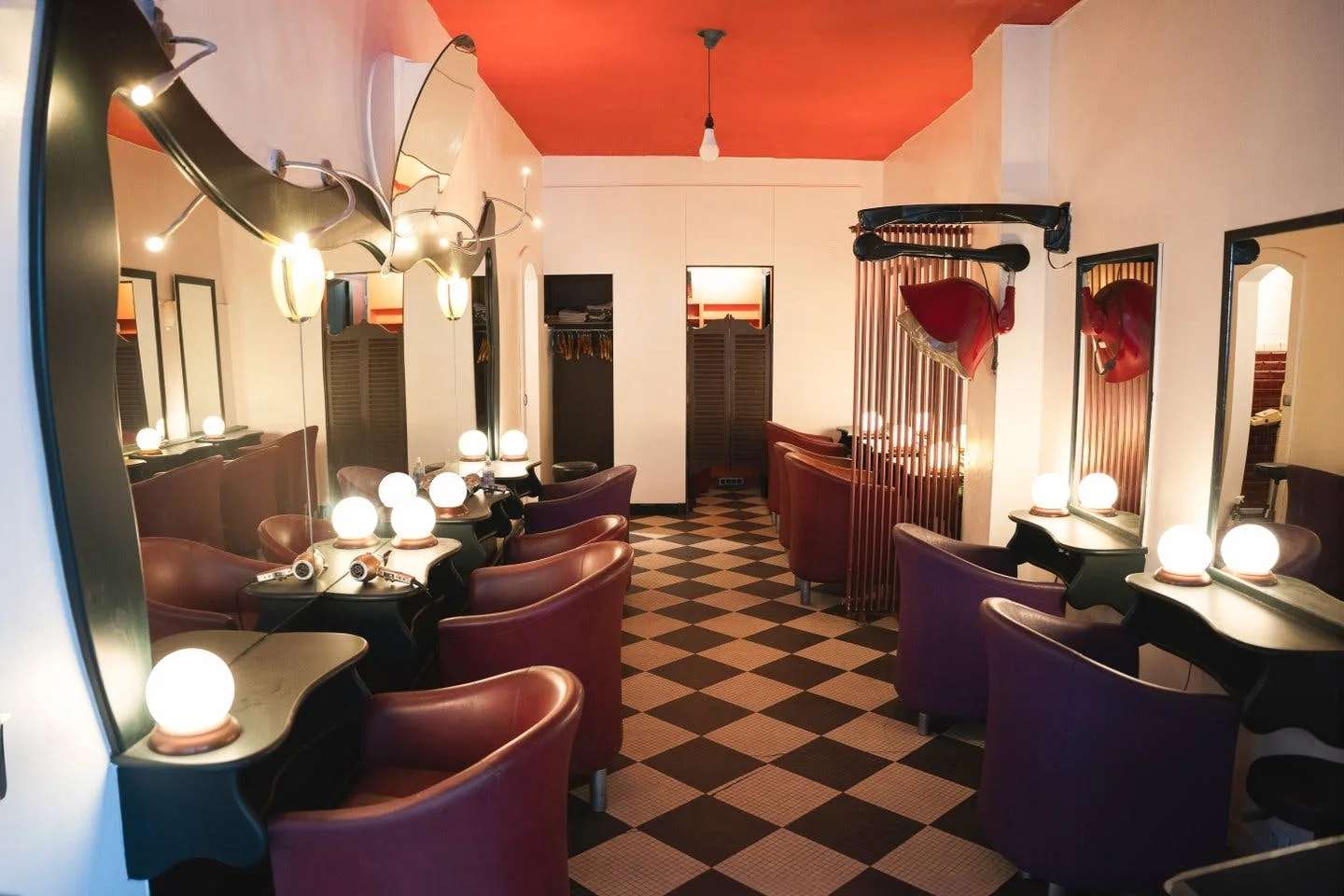 Unique Retro Hair Salon for Rent in Montmartre, Paris — 5