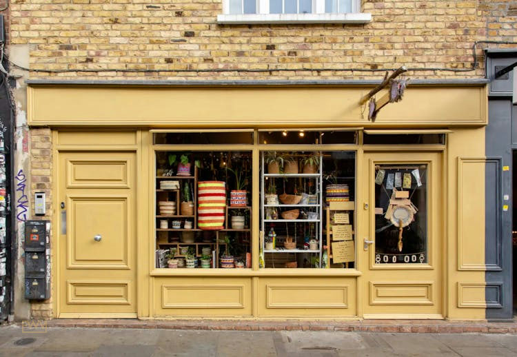 Unique Shoreditch Retail Store on Bethnal Green Road, 56 sqm, pop up store in London