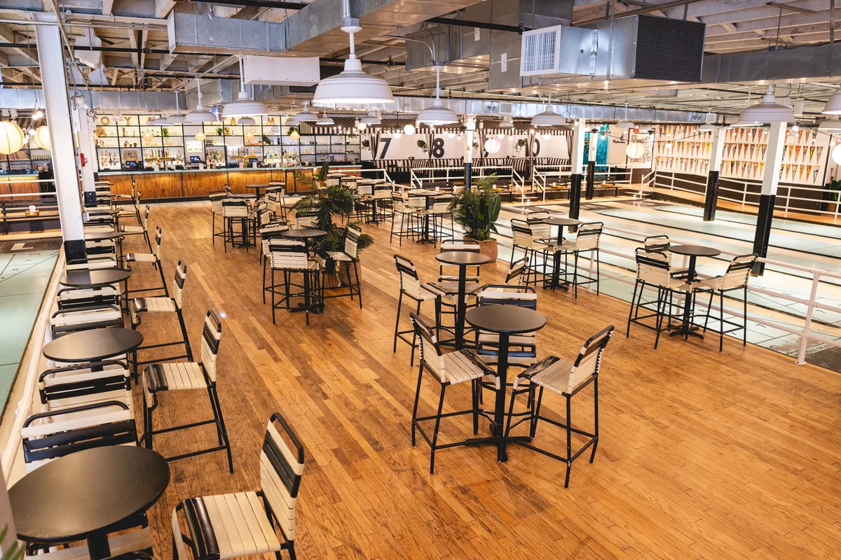 Unique Shuffleboard Club and Event Venue in New York, 1858 sqm, networking event, pop-up rental in Brooklyn, third interior…