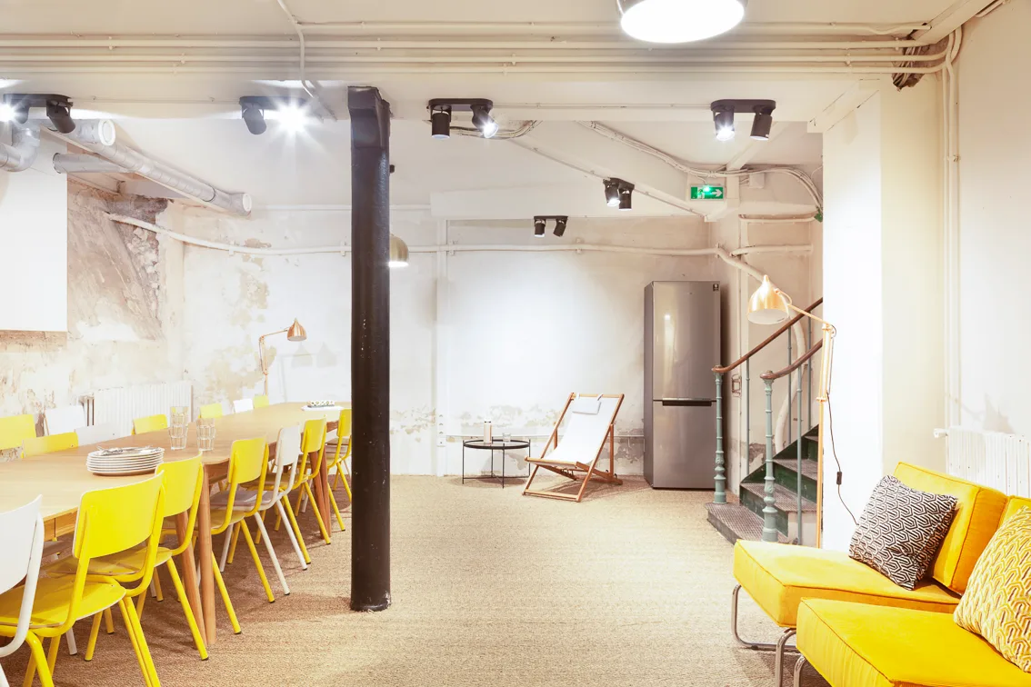 Unique Space with Industrial Flair and Vibrant Design, 230 sqm, pop up store in Paris