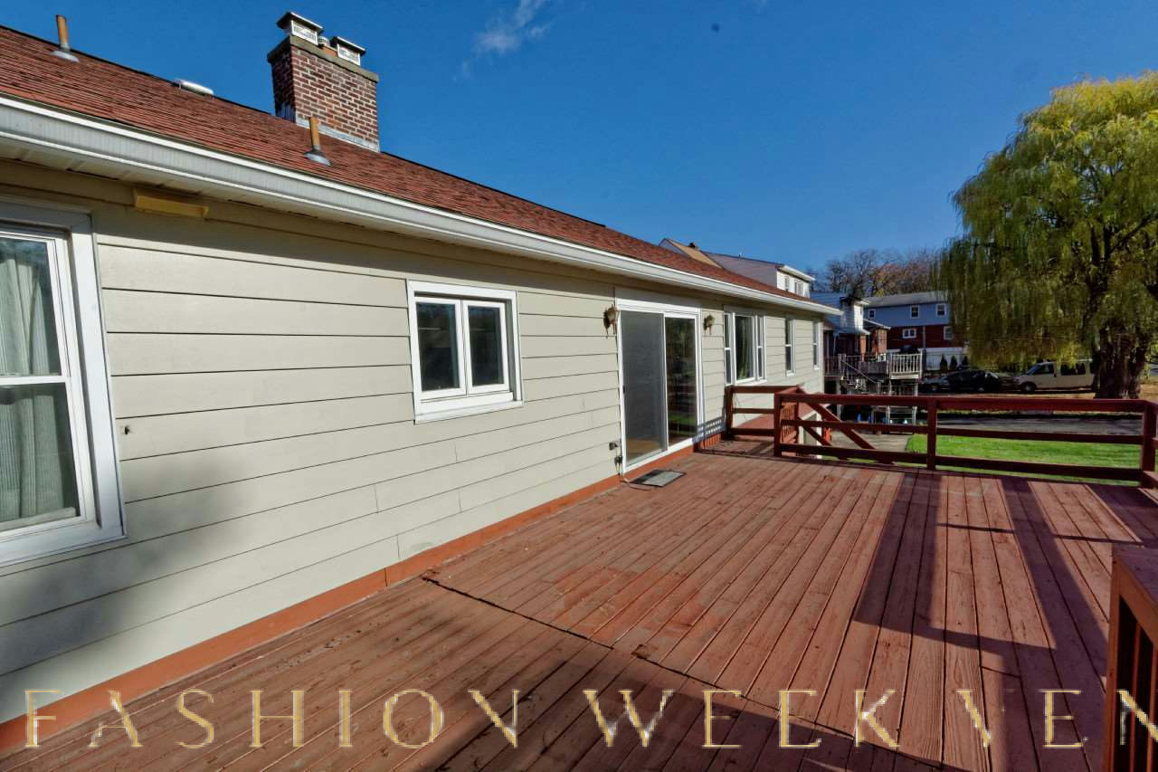 Updated Ranch with Spacious Layout and Modern Amenities, 157 sqm, showroom presentation, pop-up rental in Albany