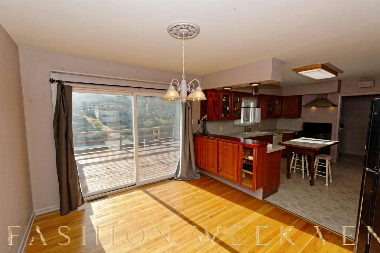 Updated Ranch with Spacious Layout and Modern Amenities, 157 sqm, showroom presentation, pop-up rental in Albany, third inte…
