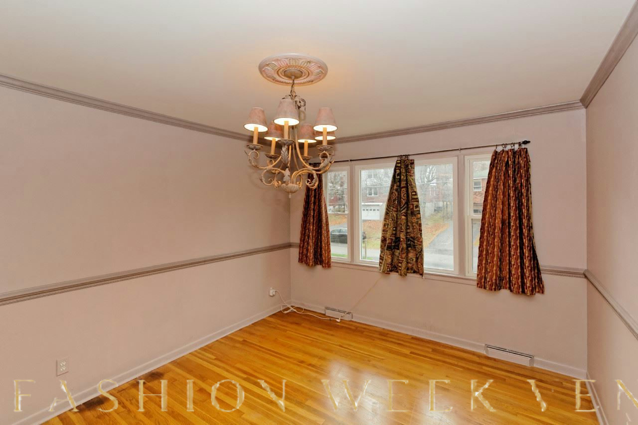 Updated Ranch with Spacious Layout and Modern Amenities, 157 sqm, showroom presentation, pop-up rental in Albany, additional…
