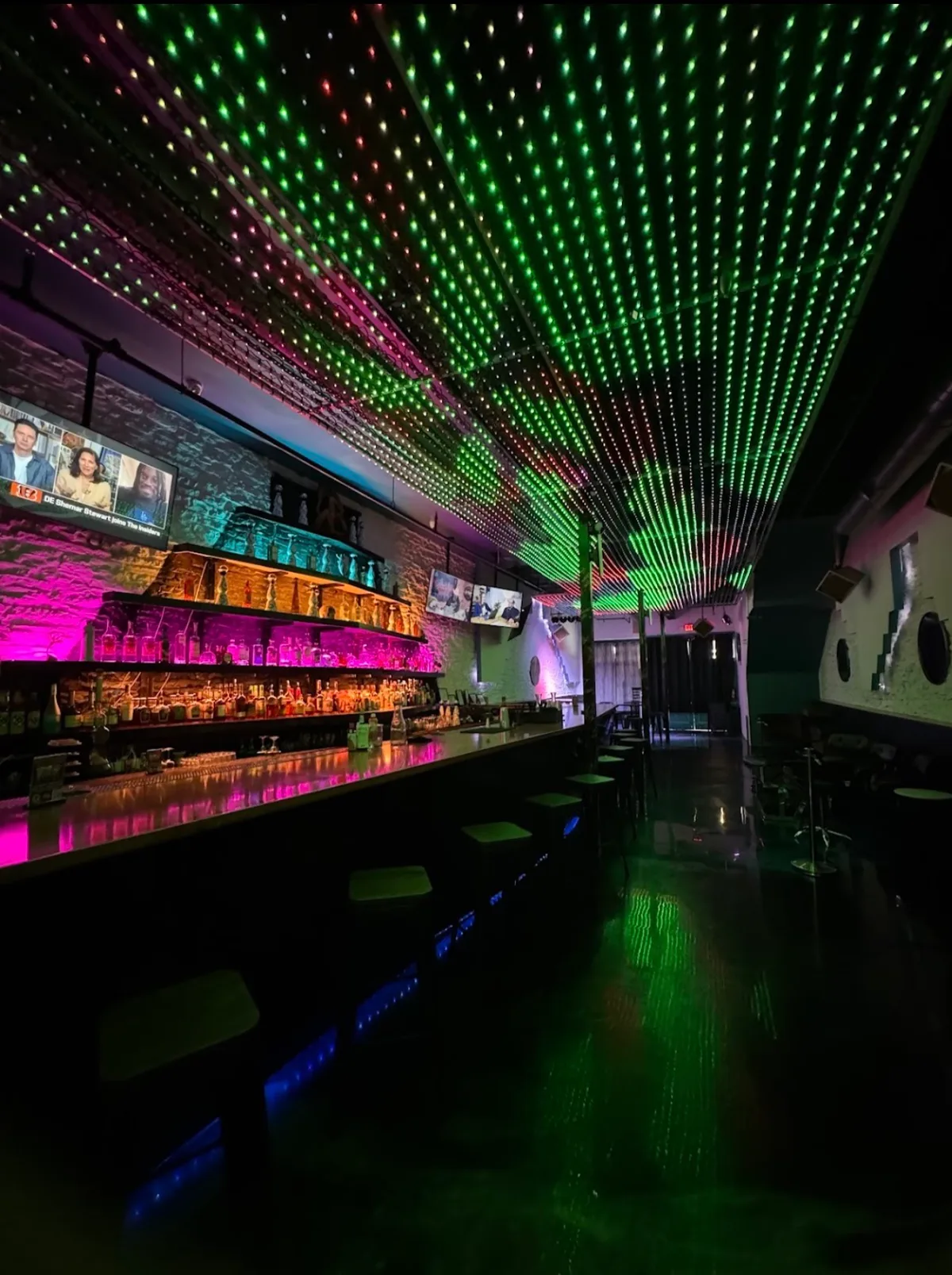 Upscale Cocktail Lounge for Events on East 6th Street, 139 sqm, private event, pop-up rental in Austin
