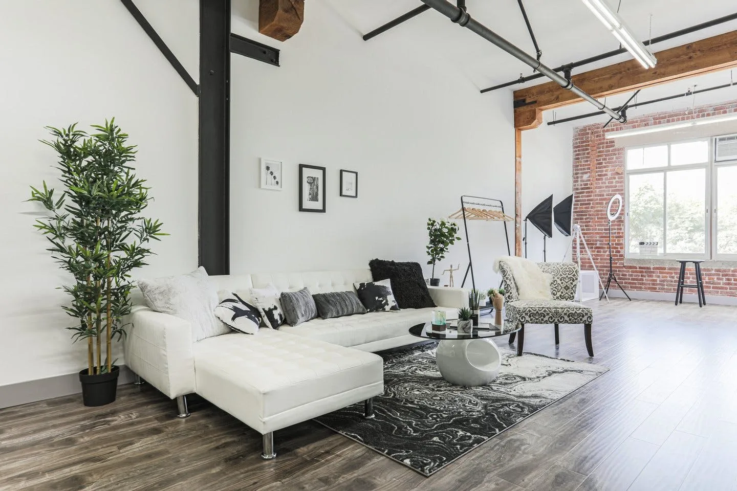 Urban DTLA Studio with Skyline View and Natural Light — 4