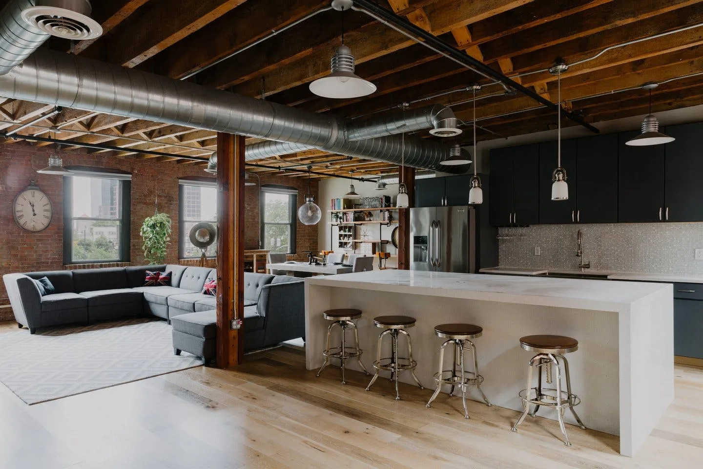 Urban Industrial Loft with Outdoor Space in Newark