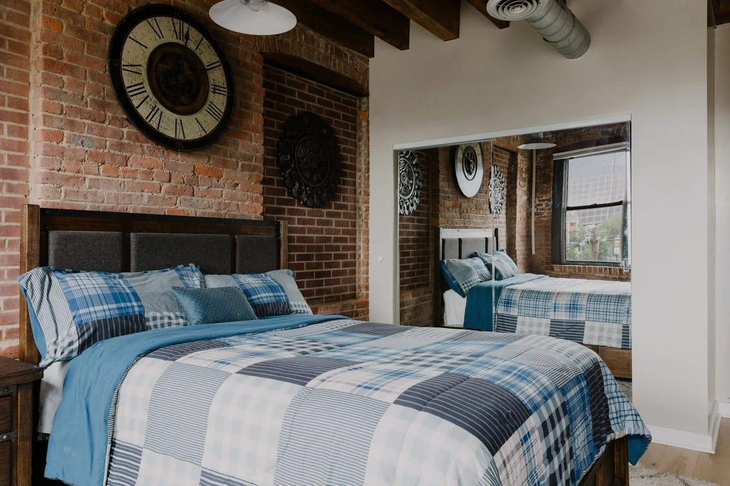Urban Industrial Loft with Outdoor Space in Newark — 5