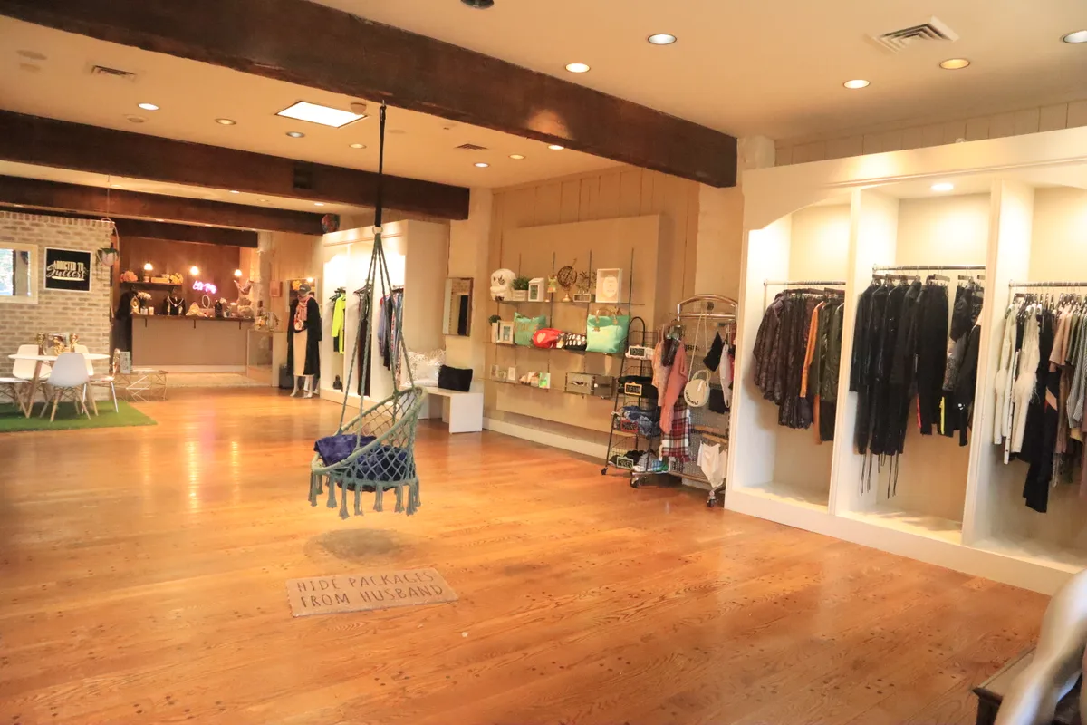 Urban Jungle Creative Event and Boutique Space, 152 sqm, photo shoot, pop-up rental in Alpharetta