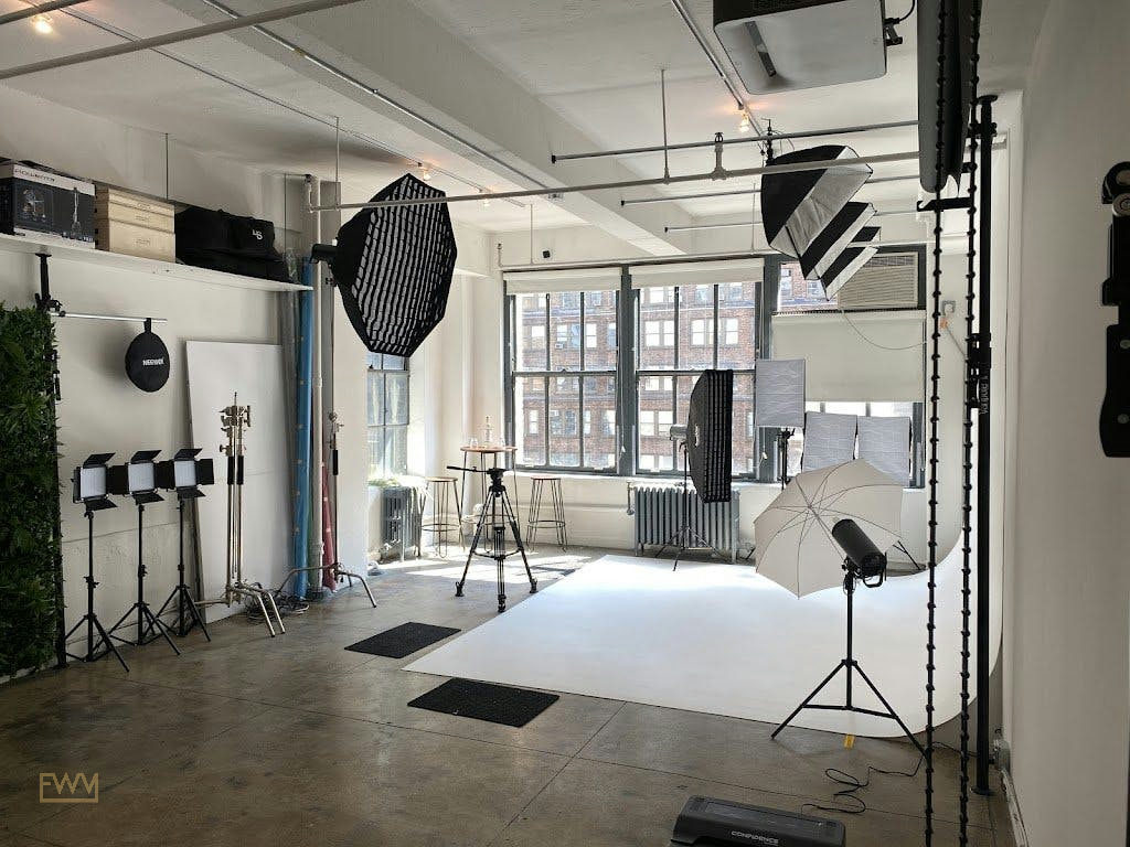 Urban Photo Studio in New York City, art exhibition, pop-up rental