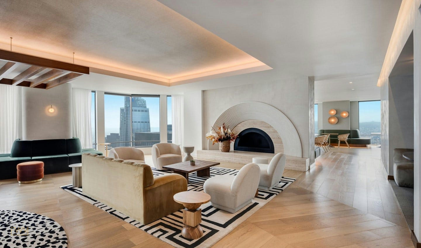 US Bank Tower - 54th Floor, 334 sqm, pop up store in Los Angeles