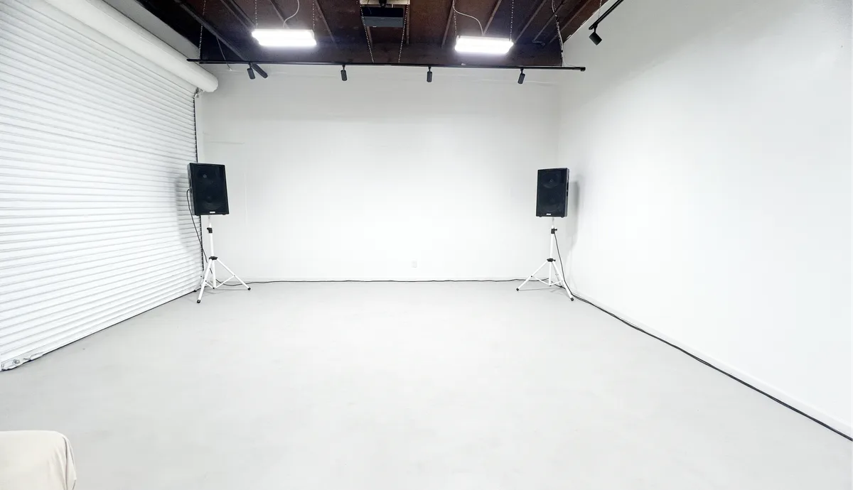 Versatile 1,000 sq ft Space with High Ceilings, 93 sqm, art exhibition, pop-up rental in Fremont