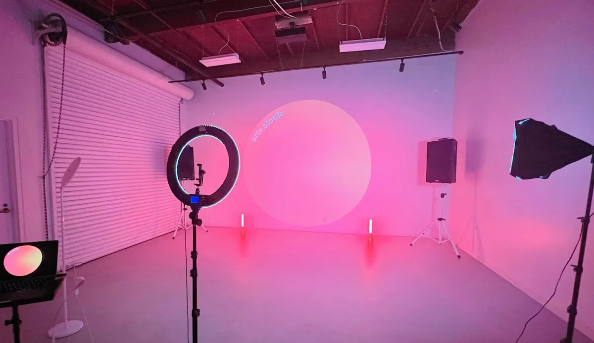 Versatile 1,000 sq ft Space with High Ceilings, 93 sqm, art exhibition, pop-up rental in Fremont, second interior view