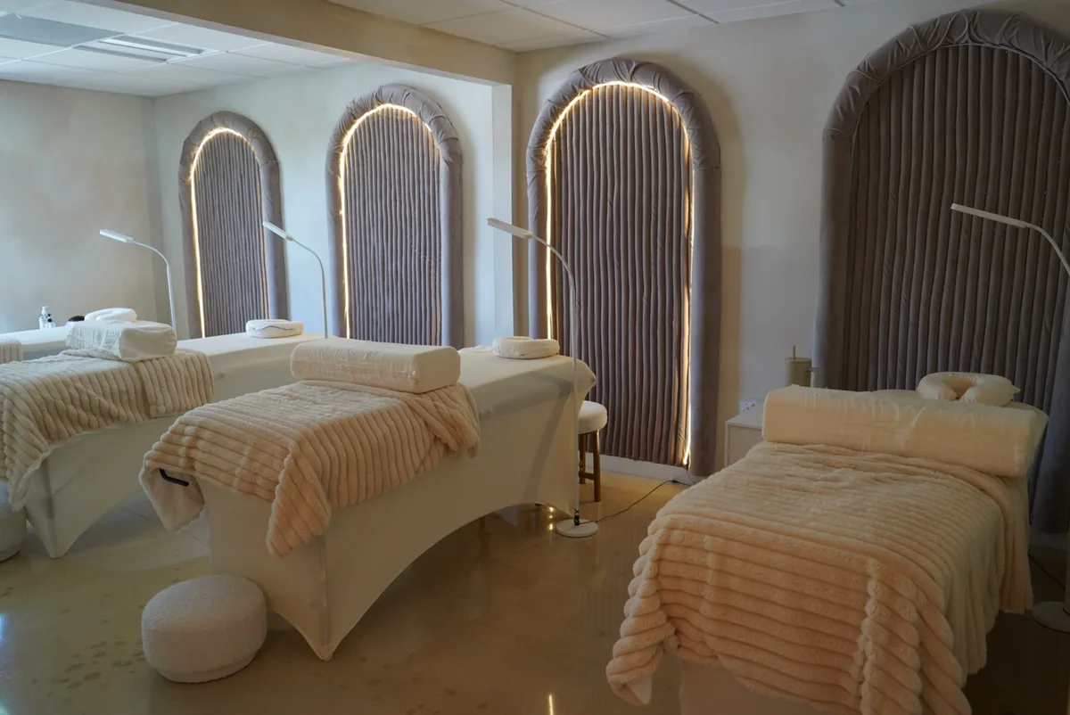 Versatile 1,154 Sq Ft Salon or Office Space in South Miami, 108 sqm, corporate event, pop-up rental
