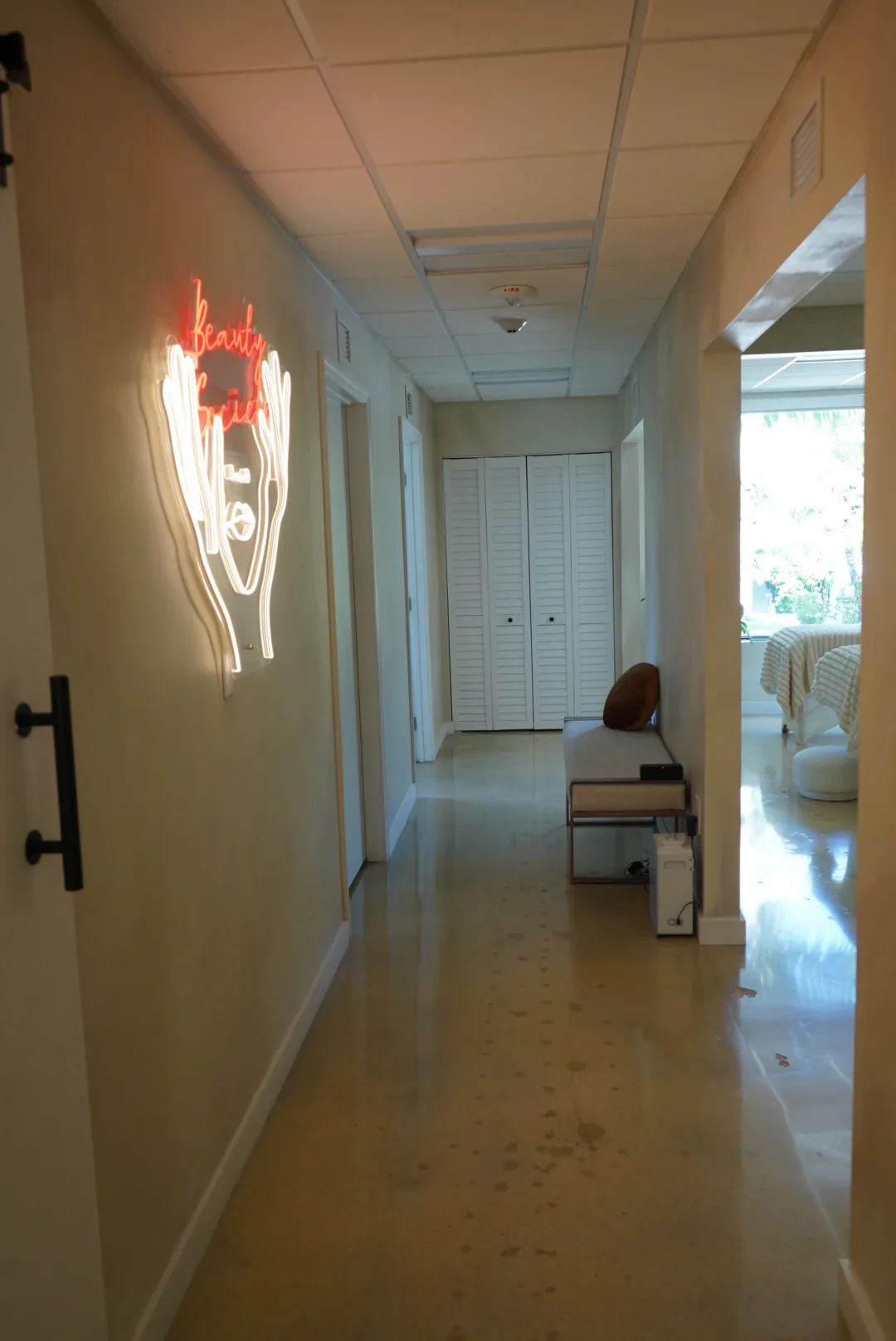 Versatile 1,154 Sq Ft Salon or Office Space in South Miami, 108 sqm, corporate event, pop-up rental, interior view