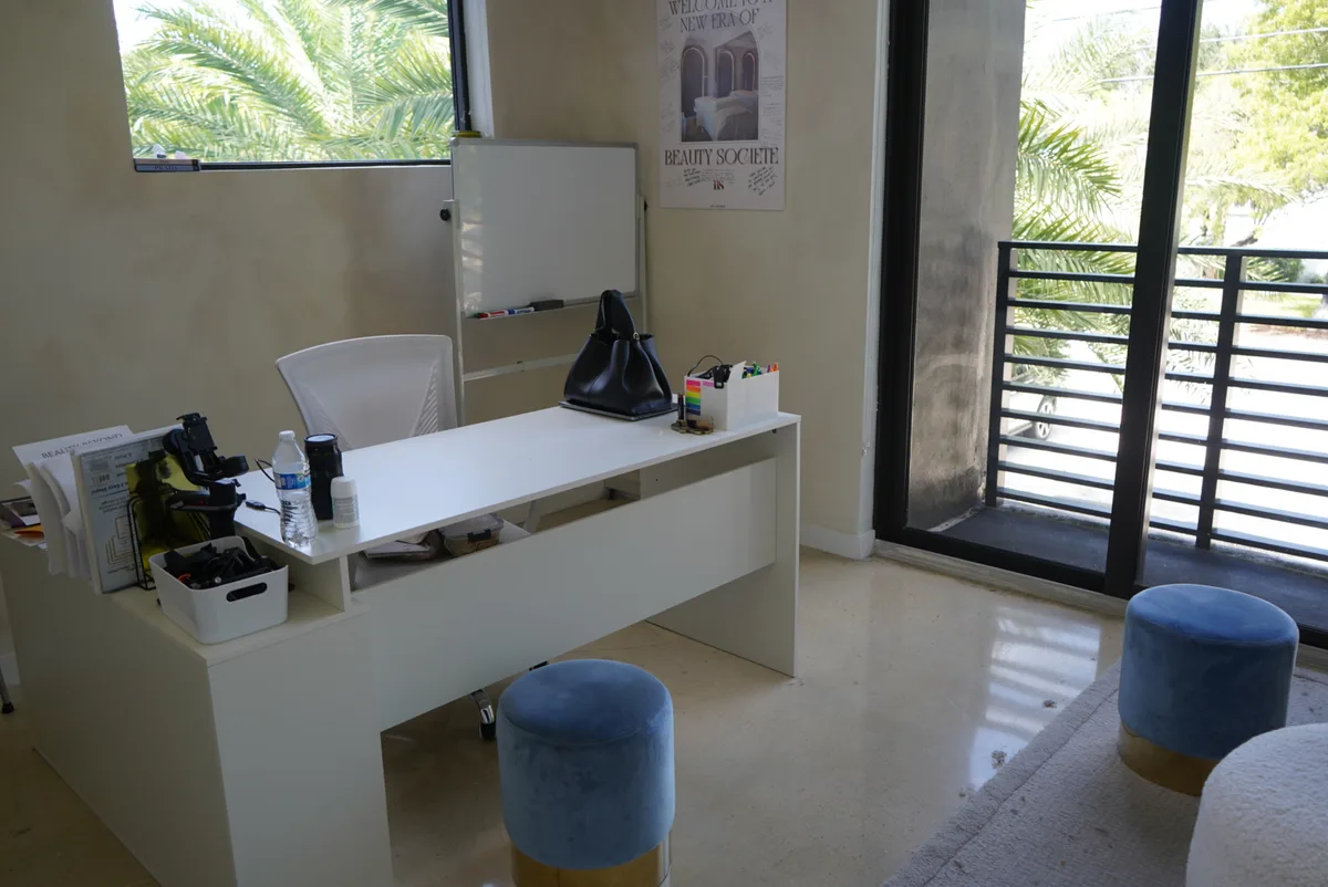 Versatile 1,154 Sq Ft Salon or Office Space in South Miami, 108 sqm, corporate event, pop-up rental, second interior view