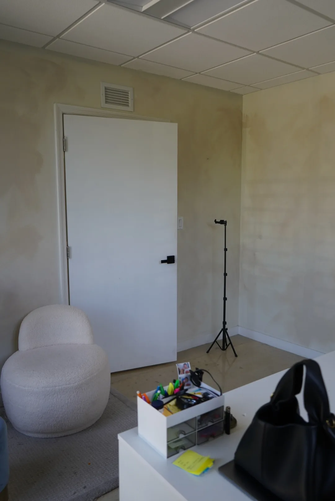 Versatile 1,154 Sq Ft Salon or Office Space in South Miami, 108 sqm, corporate event, pop-up rental, additional interior view