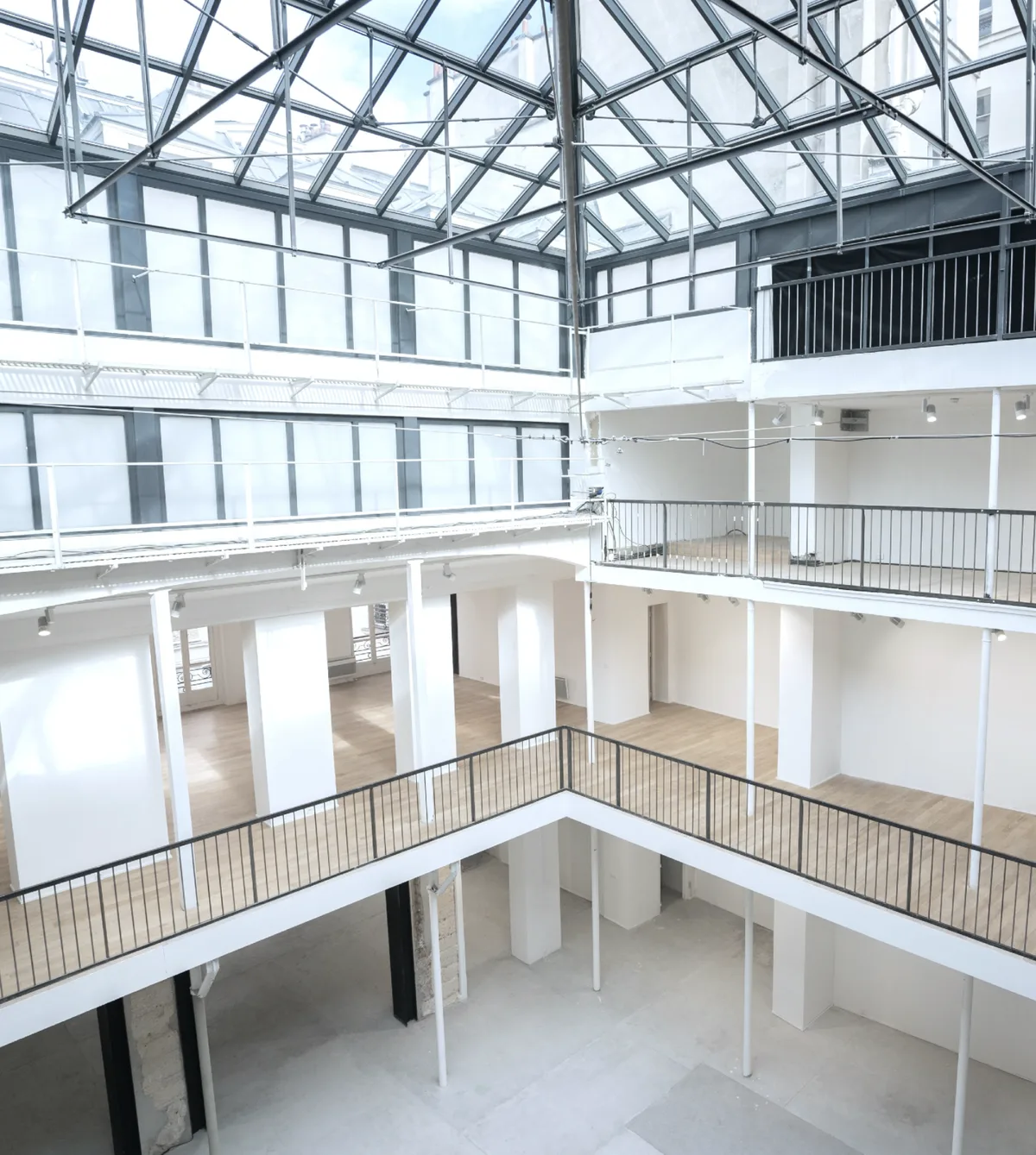 Versatile 1,200 m² Space with Atrium Features, showroom presentation, pop-up rental in Paris, second interior view