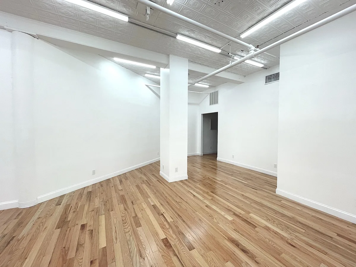 Versatile 1,200 Sq Ft Gallery Space with Office, 112 sqm, art exhibition, pop-up rental in New York, second interior view