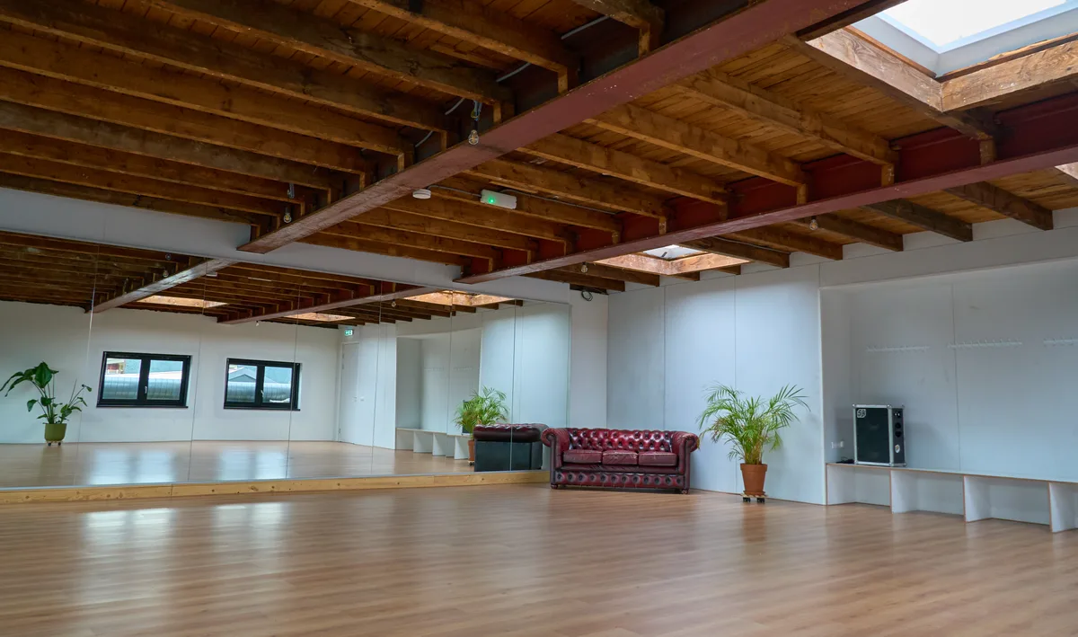 Versatile 100 m2 Studio Space with Unique Features, 100 sqm, workshop, pop-up rental in Amsterdam
