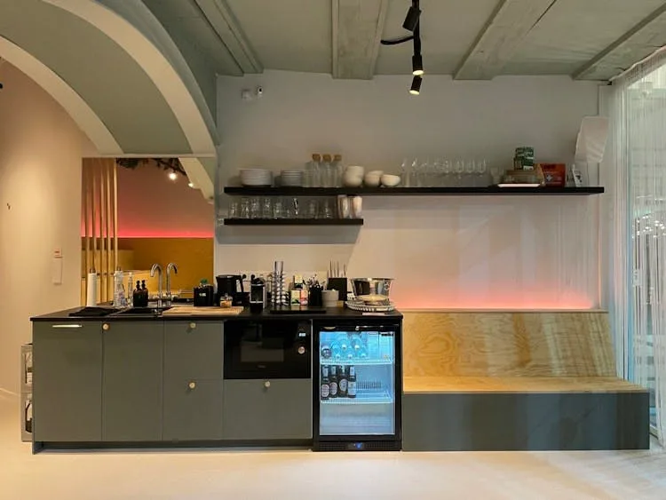 Versatile 100 sqm Commercial Space in Berlin Mitte — 3