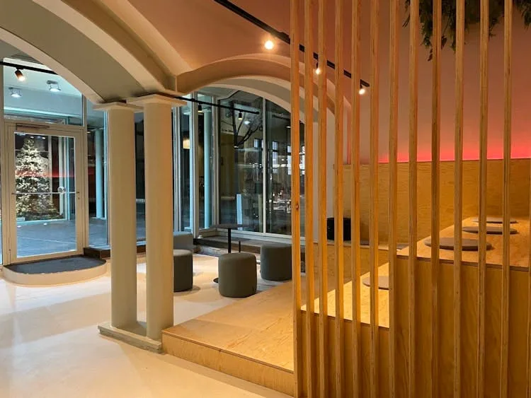 Versatile 100 sqm Commercial Space in Berlin Mitte — 4