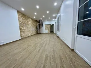 Versatile 100 sqm Commercial Space in Paris 7th — 2
