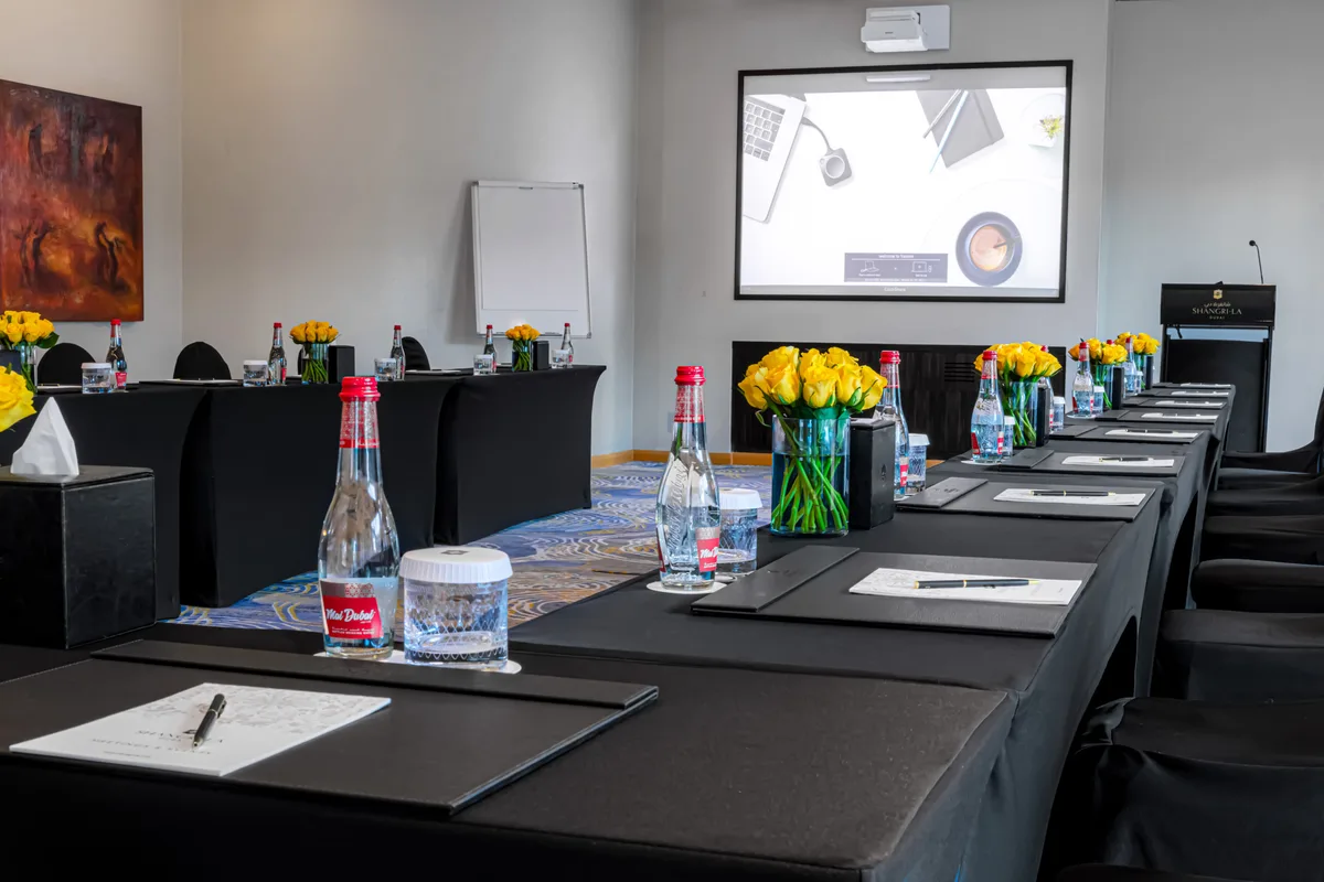 Versatile 100 sqm Executive Meeting Room on Sheikh Zayed Road, board meeting, pop-up rental in دبي, additional interior view
