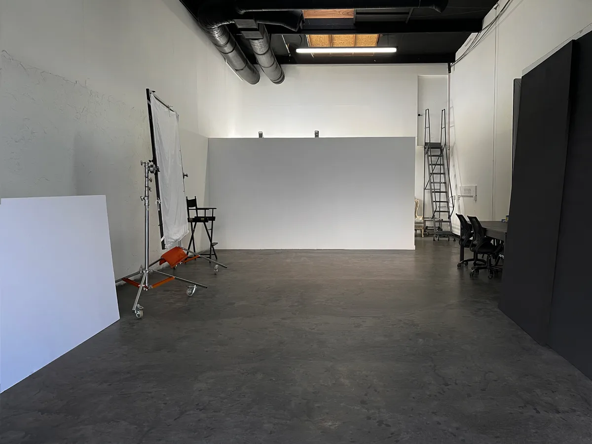 Versatile 1100 sq/ft Studio with Ample Amenities, 112 sqm, content creation, pop-up rental in Santa Ana