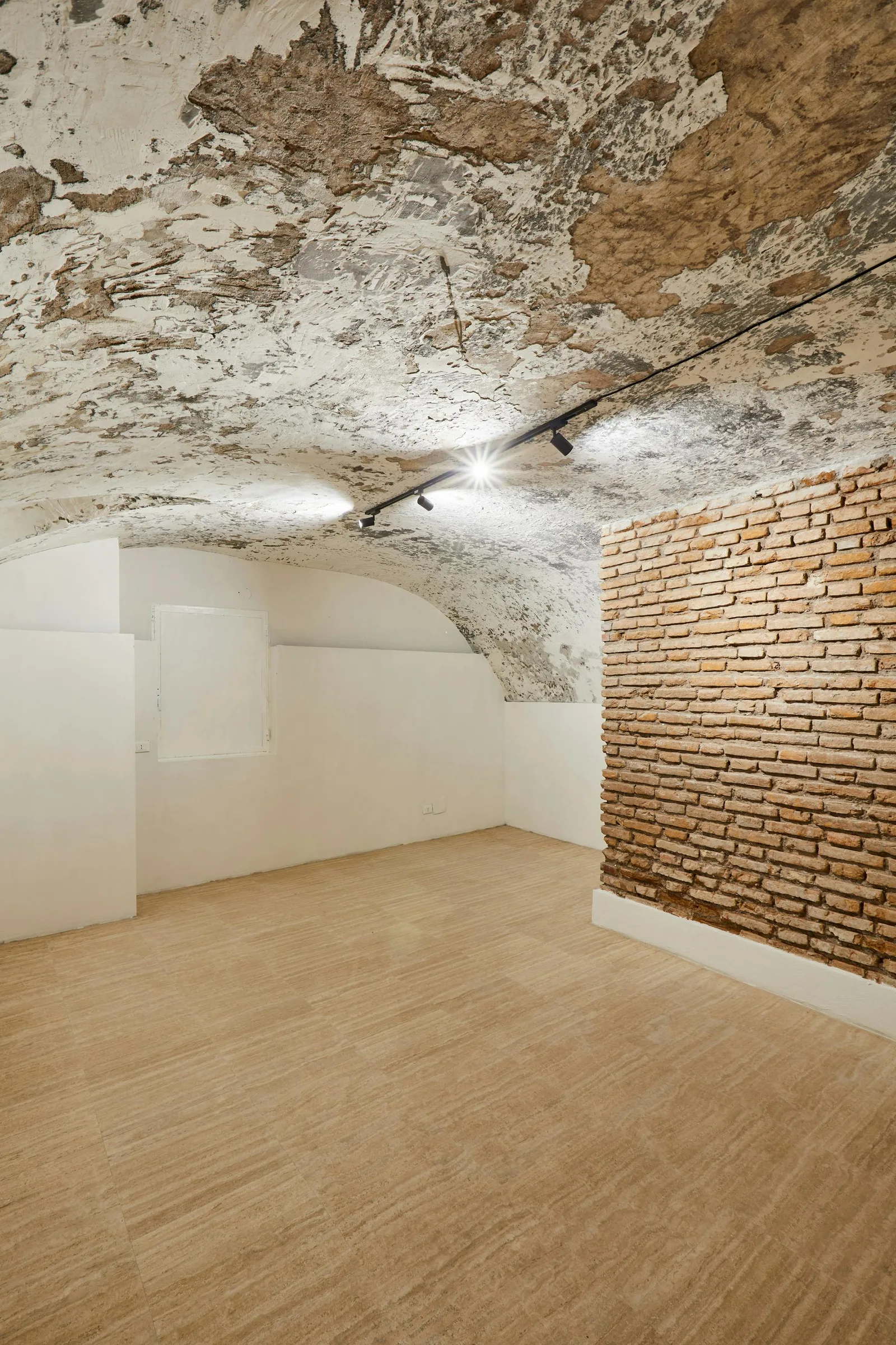 Versatile 120 sqm Event Space in Monti, Rome — 3