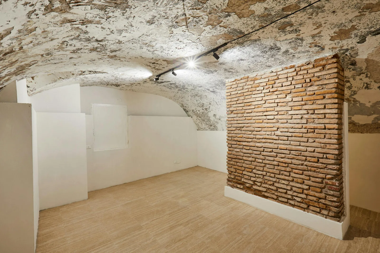 Versatile 120 sqm Event Space in Monti, Rome — 4