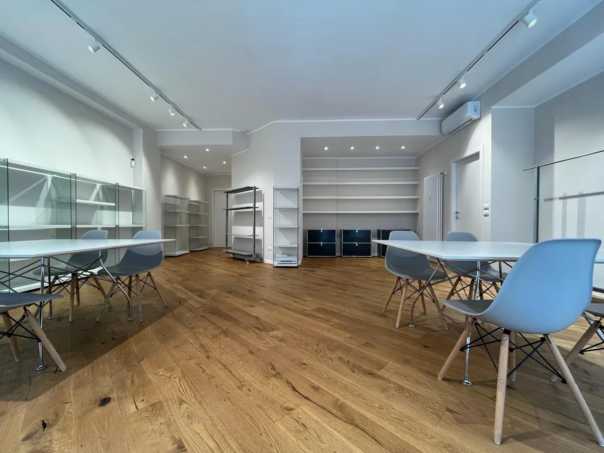 Versatile 120 sqm Space for Events and Meetings, showroom presentation, pop-up rental in Milano, second interior view
