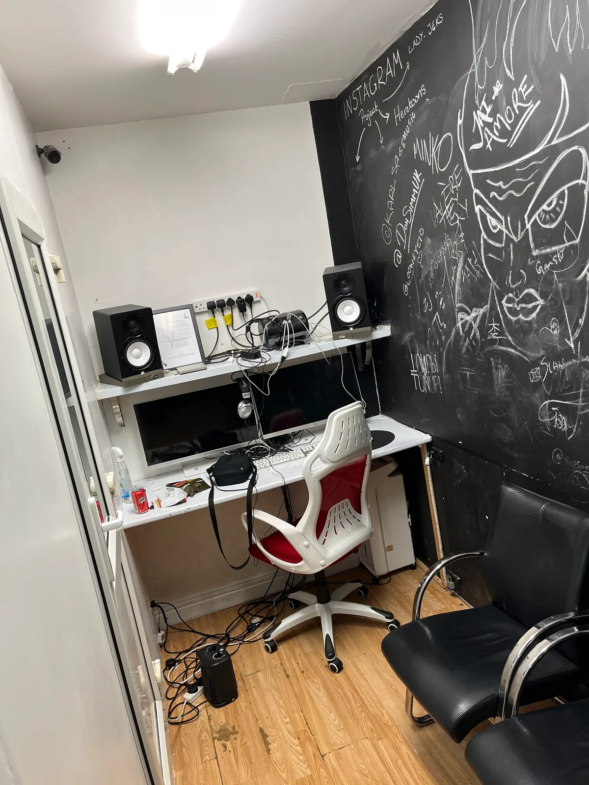 Versatile 1200 sq ft Creative Studio Space in Woodford, 112 sqm, photo shoot, pop-up rental, third interior view