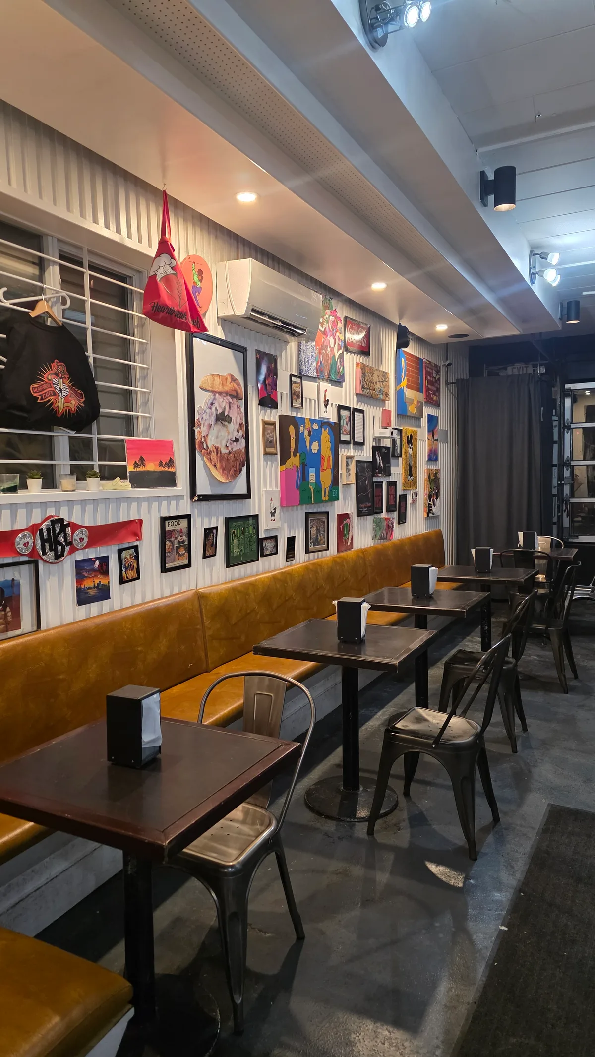 Versatile 1300 Sq Ft Event Space with Kitchen and Bar, 93 sqm, art exhibition, pop-up rental in Toronto, additional interior…