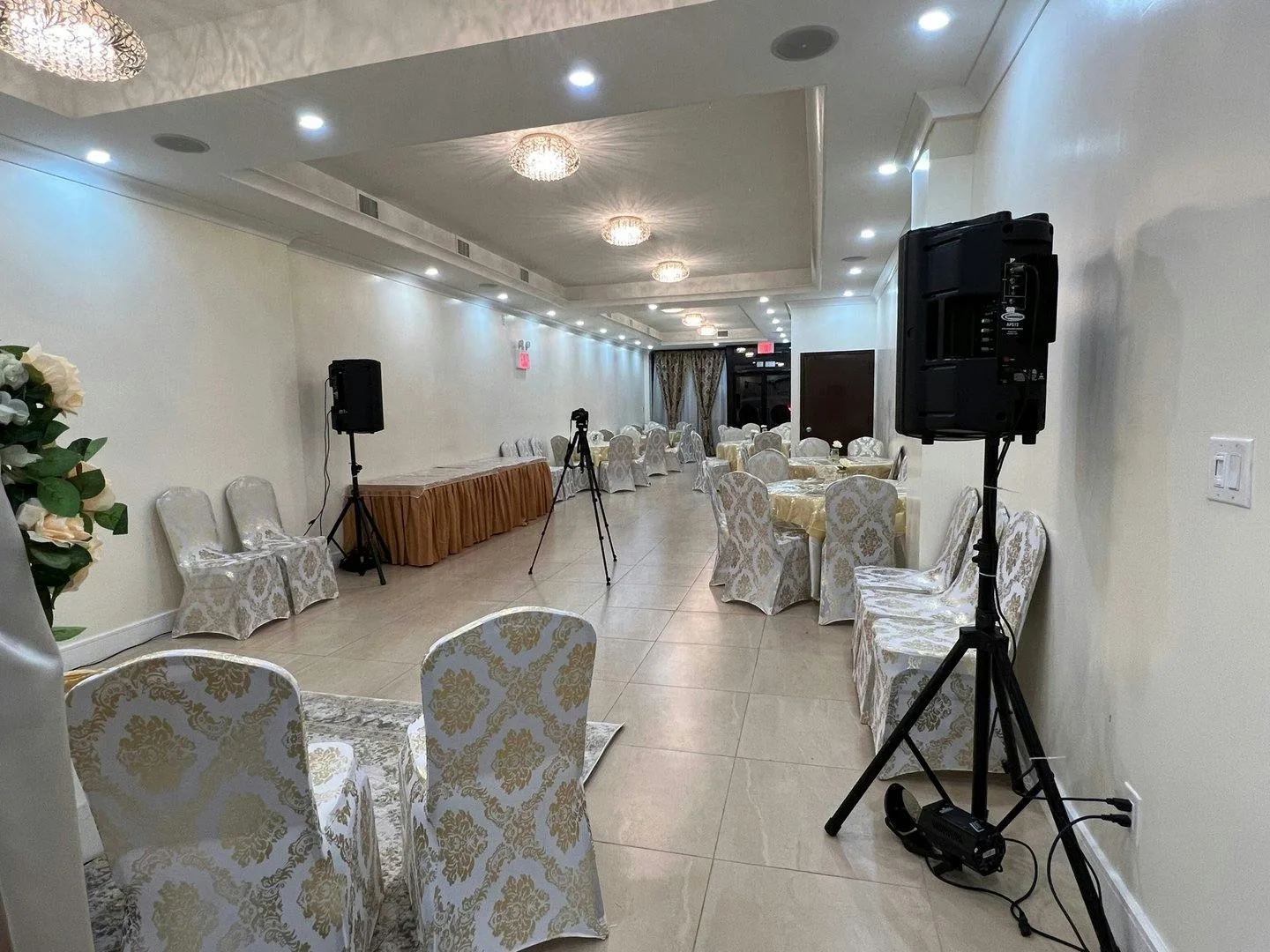 Versatile 139 sqm Event and Office Space in Queens