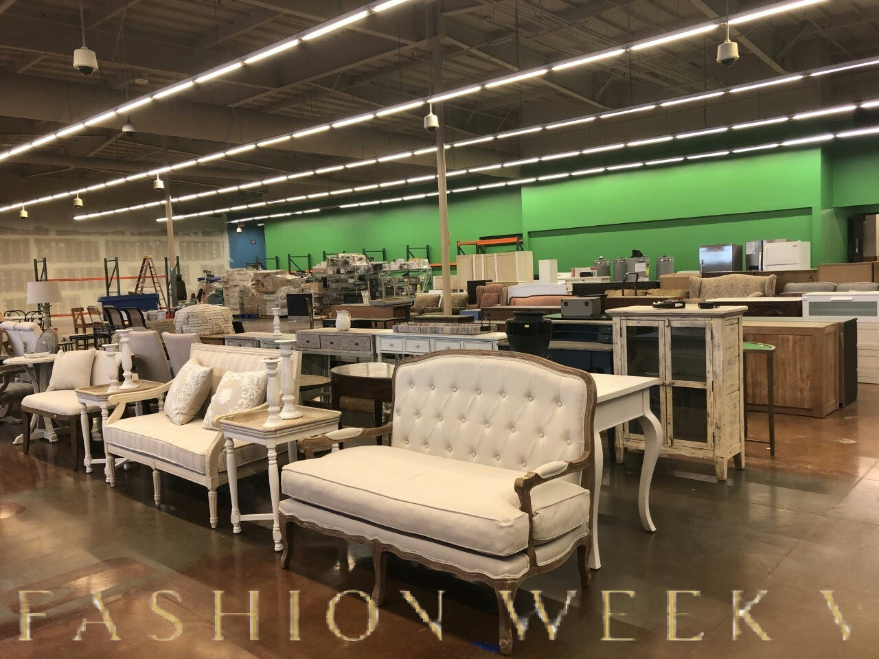 Versatile 15,000 Sq Ft Space for Storage or Pop-Up Shops, 1394 sqm, pop up store in Duarte