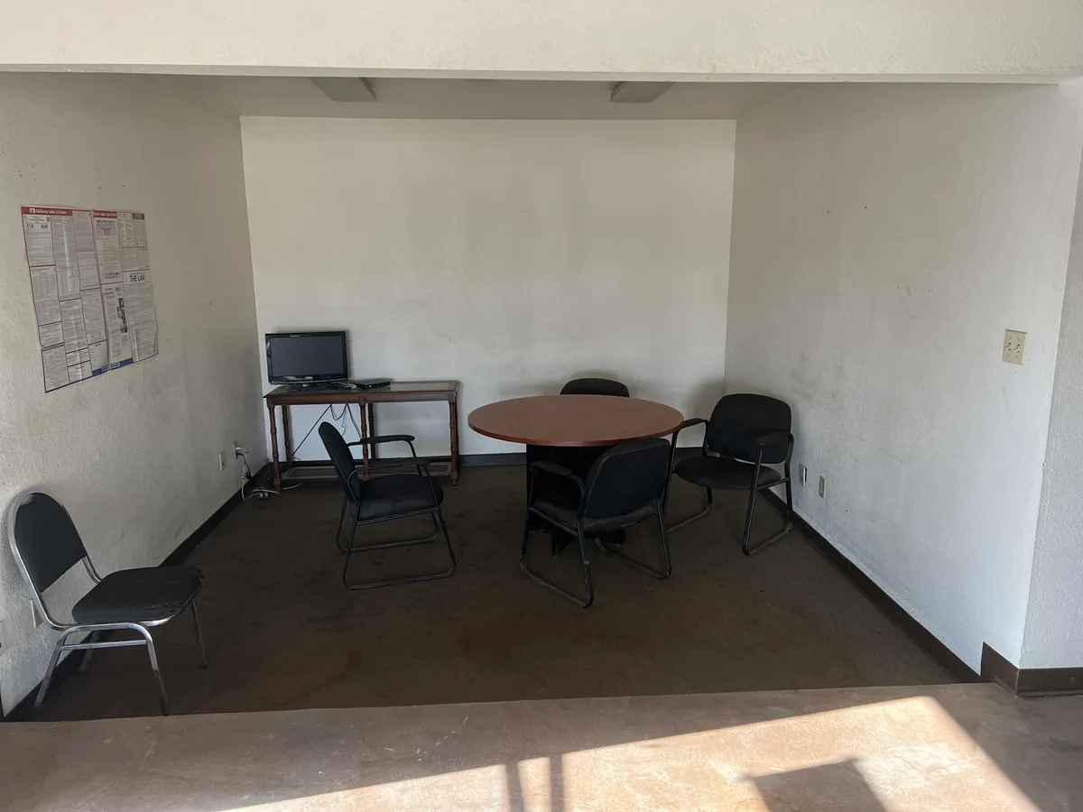 Versatile 1800 sq ft Office Space on Nearly 1 Acre, 167 sqm, showroom presentation, pop-up rental in Fontana, second interio…