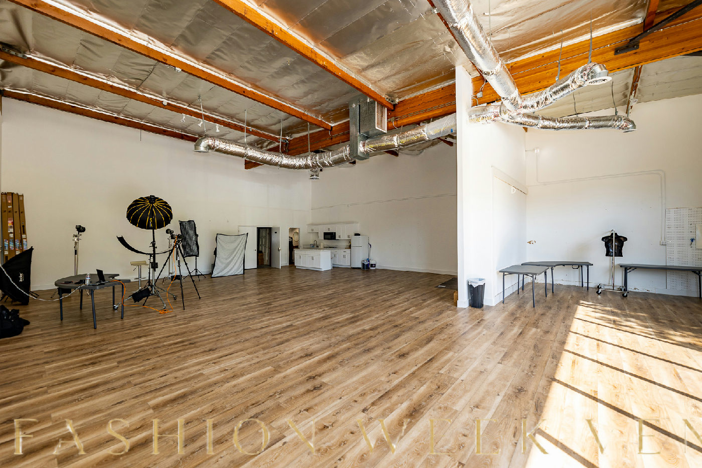 Versatile 1800 Sq Ft Studio Space in Westlake Village, 167 sqm, photo shoot, pop-up rental in Thousand Oaks