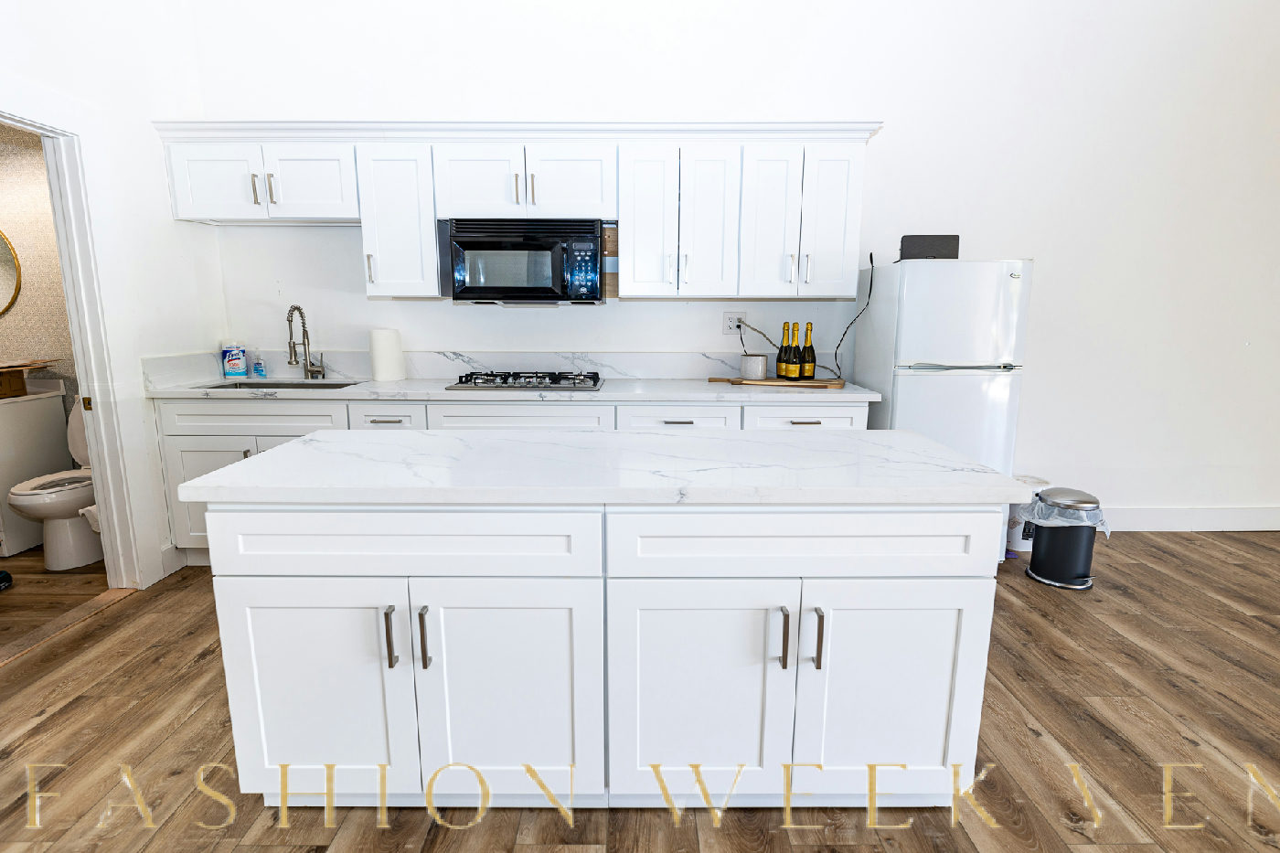 Versatile 1800 Sq Ft Studio Space in Westlake Village, 167 sqm, photo shoot, pop-up rental in Thousand Oaks, second interior…
