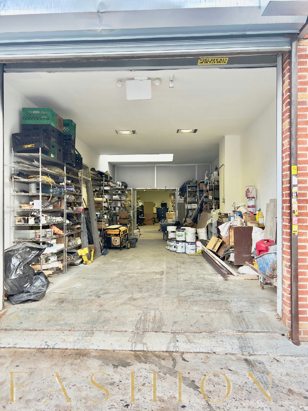 Versatile 2,000 sq ft Commercial Space on 118th Street, 186 sqm, retail activation, pop-up rental in Queens, interior view